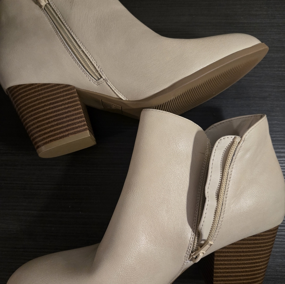 Style & Co Masrina Ankle Boots Ecru Cream Block Heel Size 9.5 NEW - Picture 3 of 7